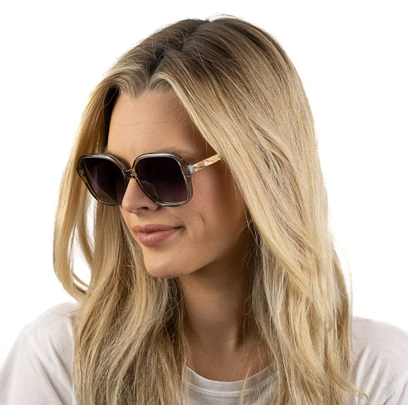 SCARLETT GREY MIST Grey Lens l Walnut Wood Arms