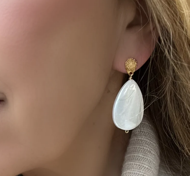 Teardrop Pebble Pearl Earring