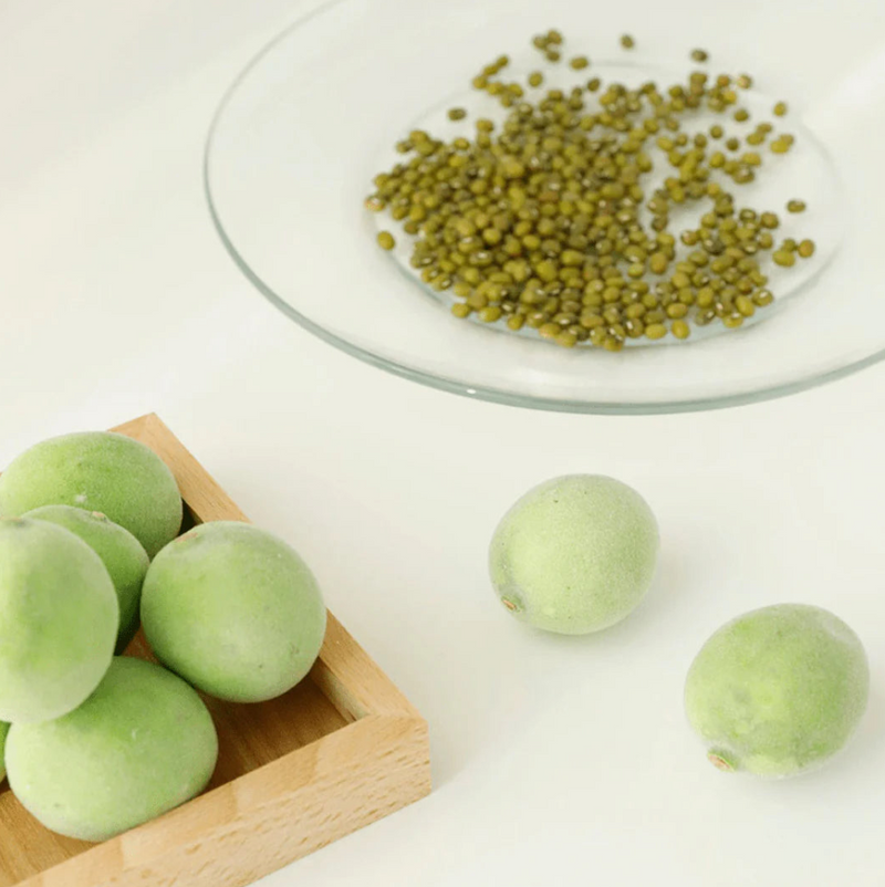 Green Plum Refreshing Cleanser